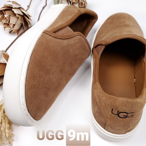 UGG Shoes - UGG Tan Suede Leather Plush Nearly New Loafers 9m